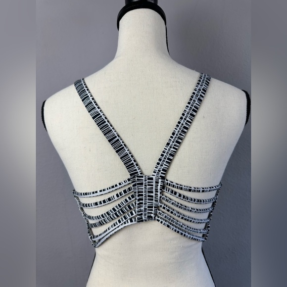 Large Victoria Secret Sports Bra - Picture 4 of 6